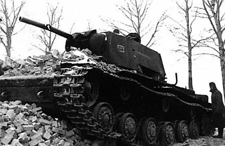 Подбитый в городе Венев советский танк КВ1 27 ноября 1941 года во время боев - фото 163