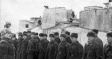 Комиссар Московской зоны обороны К Телегин ставит боевую задачу экипажу - фото 178