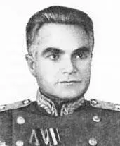 Федор Дмитриевич Захаров Расчет советского противотанкового ружья занимает - фото 209
