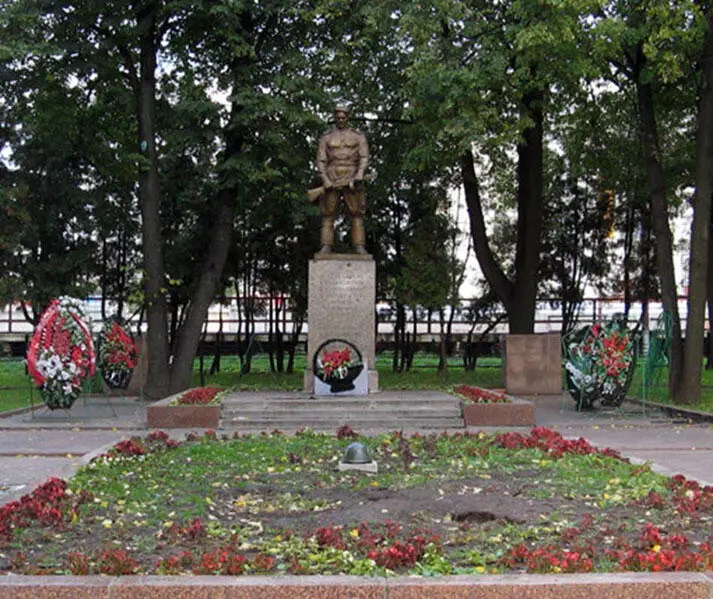 Память сердца Памятник на братской могиле у станции Крюково Скульптурное - фото 72