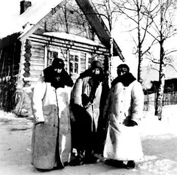 В русских тулупах В русских ушанках В русских валенках 5 часов утра 9 - фото 86