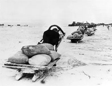 Ладожская трасса дорога жизни для осажденного Ленинграда 10 декабря 1941 - фото 104