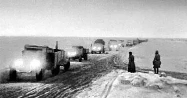 Ледовая трасса Дорога жизни на Ладожском озере Взлетев над своим - фото 173