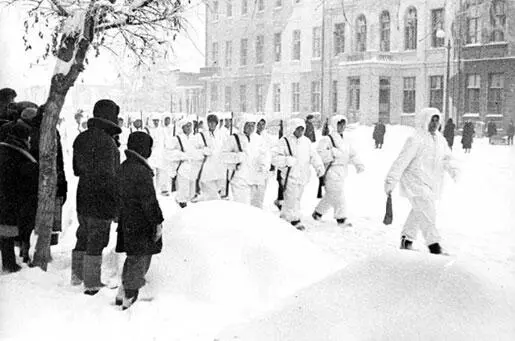 Вступление частей Красной Армии в освобожденный г Калинин в декабре 1941 г - фото 179