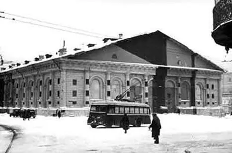 Здание Манежа в маскировочной окраске Москва зима 1941 г Манеж и другие - фото 242