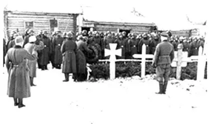 Фашистские похороны в одном из населенных пунктов на подступах к Москве От - фото 320