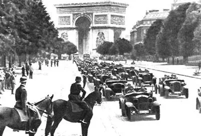 Гитлеровцы на улицах французской столицы В метро во время бомбардировки - фото 64