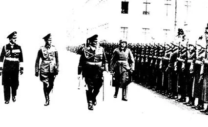 Проверка фашистских сил Главнокомандующие обходят строй солдат Слева направо - фото 78