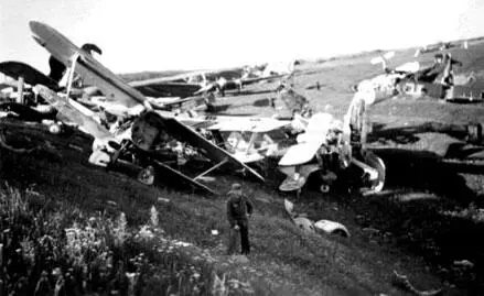 Так выглядел Минский аэродром захваченный немцами Из журнала боевых - фото 281