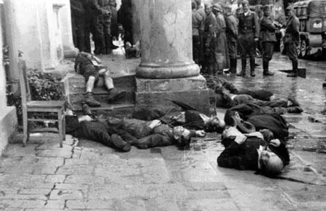 Мирные жители Житомира расстрелянные гитлеровцами 1941 г В это же время - фото 287
