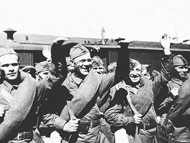 Бойцы народного ополчения готовы к отправке на фронт Лето 1941 года Среди - фото 317