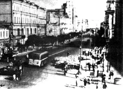 Оборонительные сооружения на улице Крещатик 1941 год Строительство земляных - фото 369