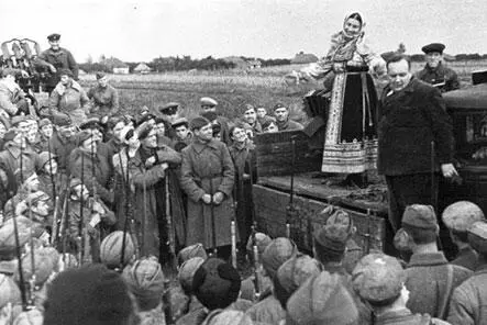 Фронтовая бригада московских артистов Выступление Лидии Руслановой 1941 г - фото 490