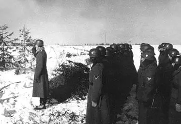 Строй немецких солдат на торжественных похоронах своих погибших товарищей 4я - фото 109