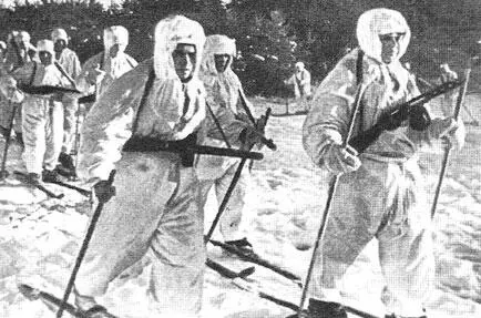 Советские десантники на марше В этот же день на югозападном направлении - фото 140