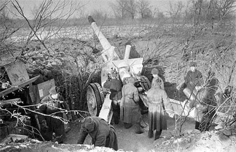 Бойцы младшего лейтенанта Снегирева И ведут огонь по врагу зима 1942 г Из - фото 185