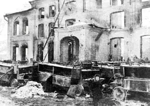 Калуга после освобождения Руины театра Январь 1942 г В это утро Не - фото 186