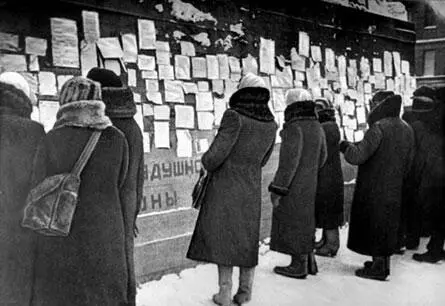 Ленинград в блокаде Объявления об обмене вещей на продукты Расчистка улиц - фото 220