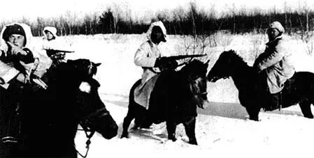 Советские кавалеристы в разведке В ночь с 8 на 9 февраля Советские войска - фото 335