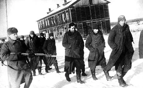 Немецкие военнопленные 10 февраля 1942 г В этот день Сдана в - фото 346