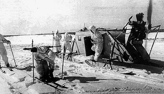 Высадка разведчиков из аэросаней НКЛ16 Зима 1942 г Рота моментально - фото 384