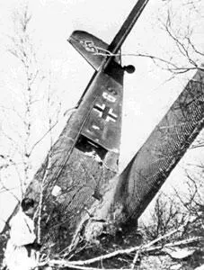 Подбитый Ju 52 В этот же период времени Пятерка истребителей 233го - фото 36