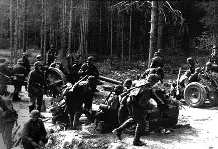 Немецкая артиллерия на огневых позициях В первой половине дня Части - фото 177