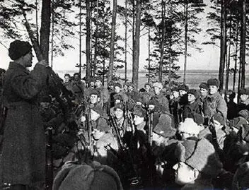 На политзанятии 27 марта 1942 года Пятница В течение дня на фронте - фото 202