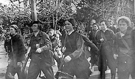 Отряд девушекдобровольцев Сочи 1942 г В ходе войны КБ под руководством А - фото 219