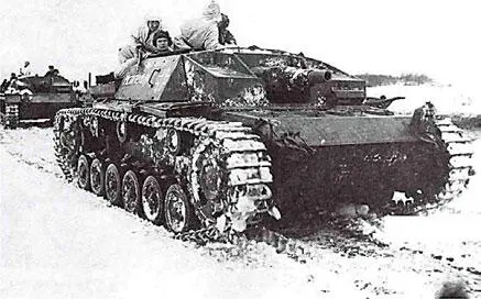 Колонна трофейных боевых машин впереди танк Pz III за ним три StuG III на - фото 236