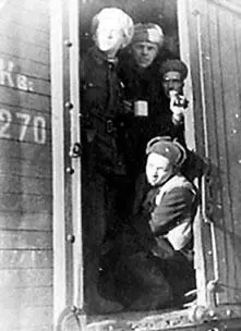 Отправка на фронт 1942 г ВВС Западного фронта в течение дня бомбардирует - фото 294
