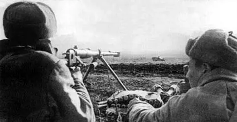 Советские бронебойщики 11 апреля 1942 года Суббота За 10 апреля сбито в - фото 319