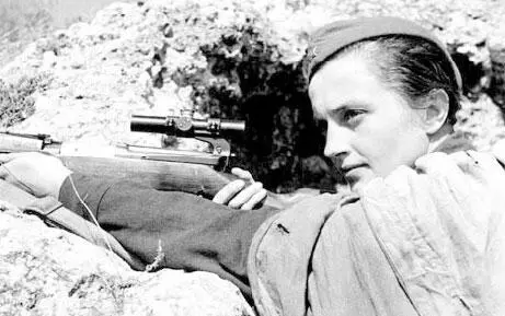 Людмила Павличенко истребляла врагов сама и вместе с другими опытными - фото 50