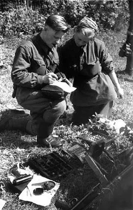 Передвижная партизанская типография 1942 г Георгий Ржанов С октября 1940 - фото 138