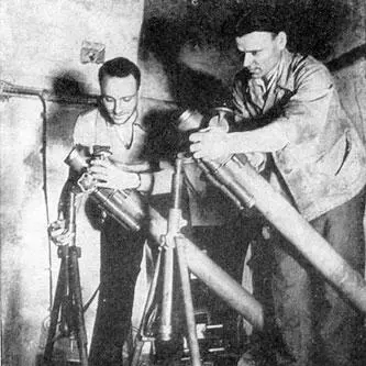 Сборка миномётов для СОРа в артмастерских Севастополя 1942 год Бойцы 7й - фото 222
