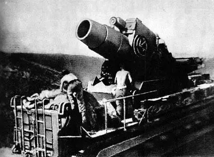 Мортира Карл на огневой позиции под Севастополем 1942 г Немецкая тяжёлая - фото 246