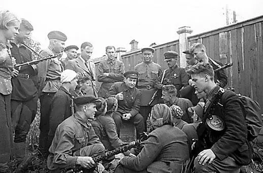 Секретарь ЦК КП БССР начальник Центрального штаба партизанского движения - фото 267