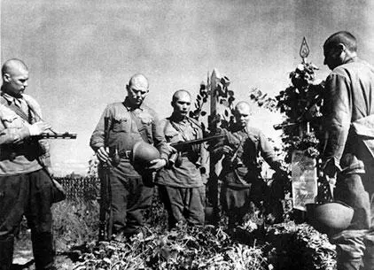 Похороны боевого товарища До предела напряженная вооруженная борьба с - фото 300