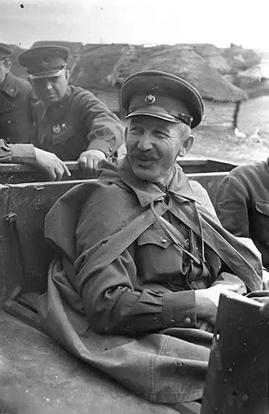 Командир 1го гвардейского конного корпуса гвардии генераллейтенант П А - фото 308