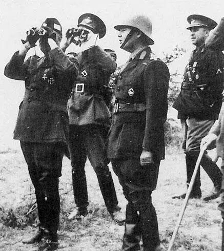 Группа румынских офицеров Крым 1942 Из газет военного времени Новое - фото 313