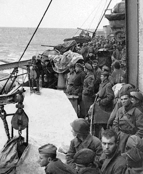Подкрепление в осажденный Севастополь Вечер 12 июня Гитлеровское - фото 322