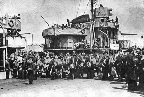 Погрузка морской пехоты на эсминец Сообразительный 1942 г Ученыйфизик И - фото 351