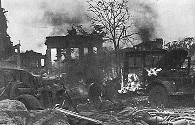 Севастополь в руинах Площадь Нахимова Вечер 19 июня С наступлением - фото 359