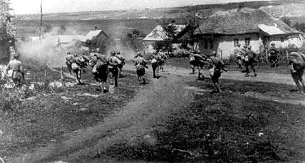 Тяжелый бой Активные действия войск СевероЗападного фронта срывают - фото 400