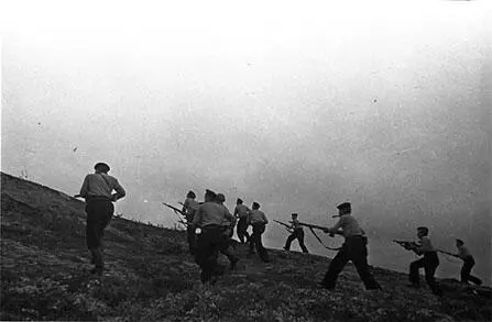 Морская пехота в атаке Севастополь Из воспоминаний комиссара 386й - фото 437