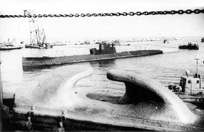 Подводная лодка Л5 Чартист Первая половина дня 1 июля Связь с - фото 482