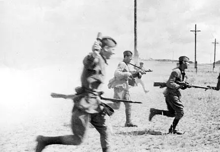 Атака советских солдат Июль 1942 г Вспомним как это было Военный - фото 515