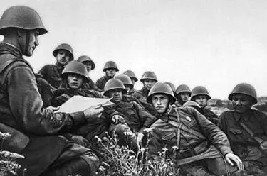 Собрание на передовой Вспомним как это было Генерал В И Чуйков в своих - фото 76