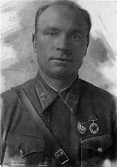 Сологуб Иван Петрович О героизме советских воинов сообщает военный - фото 79