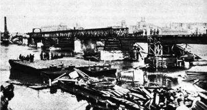 Полуразрушенный мост у Ростова 31 июля 1942 г Пятница 4я танковая армия - фото 80